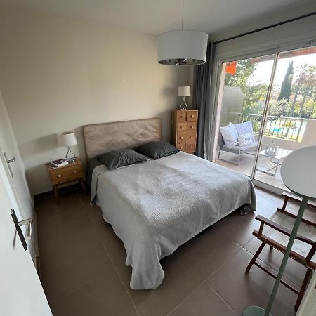 Appartement Avec Terrasse, Vue Jardin Et Piscine アンティーブ エクステリア 写真