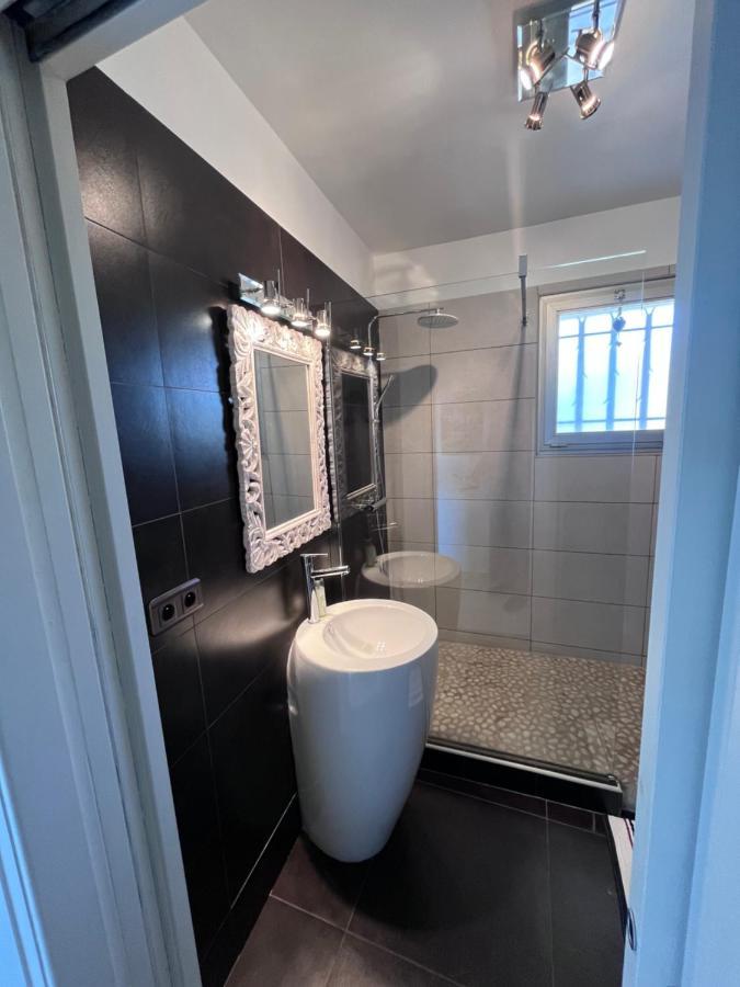 Appartement Avec Terrasse, Vue Jardin Et Piscine アンティーブ エクステリア 写真