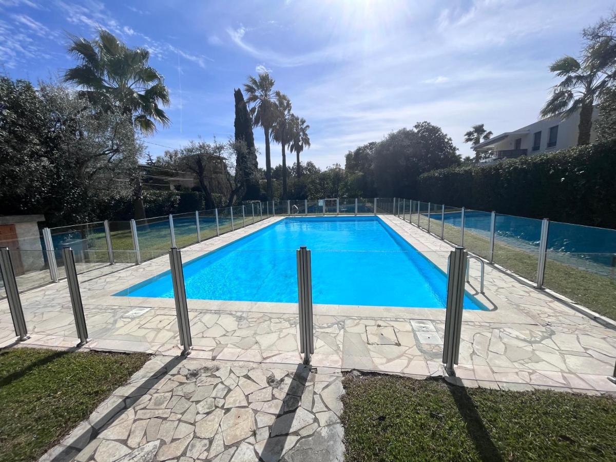 Appartement Avec Terrasse, Vue Jardin Et Piscine アンティーブ エクステリア 写真